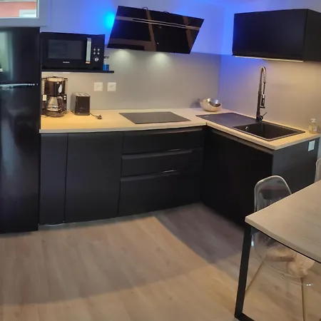 Ideally Located, Air-conditioned Grenoble